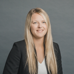 Sarah Herriott Headshot resized cropped